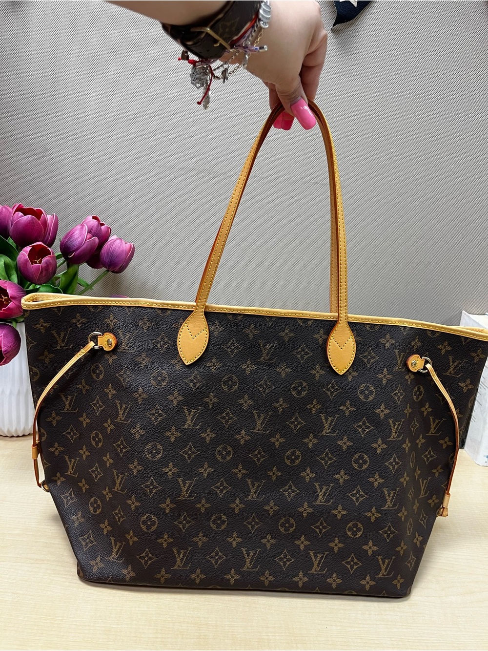 Louis Vuitton Monogram GM Neverfull Tote. 📍No pouch included!! 📍